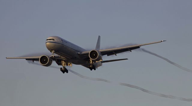 Boeing 777-200 (B-2087) - KLAX