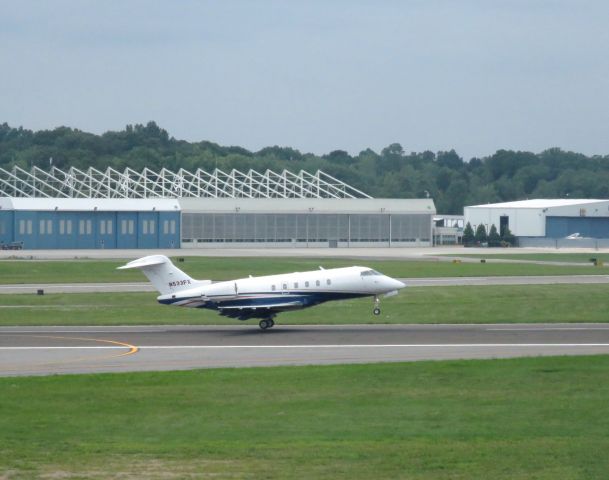 Bombardier Challenger 300 (N533FX) - aug 6 2016