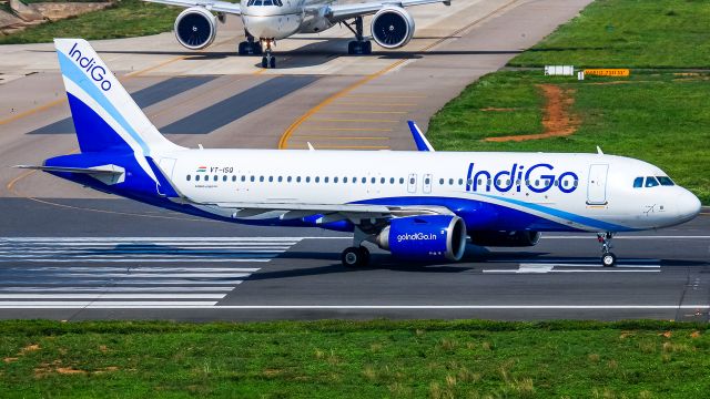 Airbus A320 (VT-ISQ)