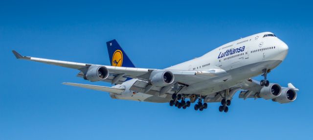 Boeing 747-400 (D-ABTK)