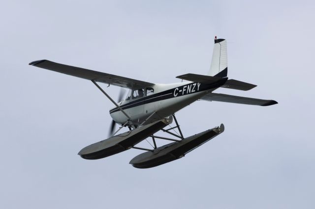 Cessna Skywagon 180 (C-FNZY) - C-FNZY Cessna Skywagon 180-E Survolant le fleuve St-Laurent QC. à Lavaltrie le 29-04-2024 à 15:31