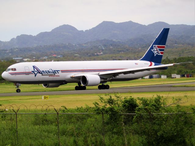 BOEING 767-300 (N319CM)