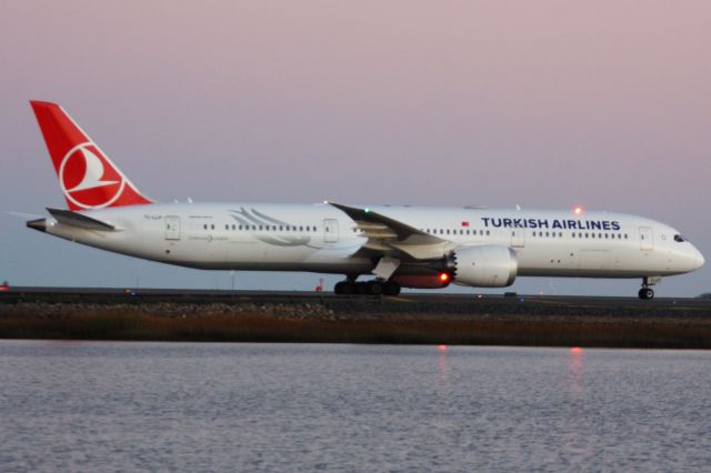 Boeing 787-9 Dreamliner (TC-LLP)