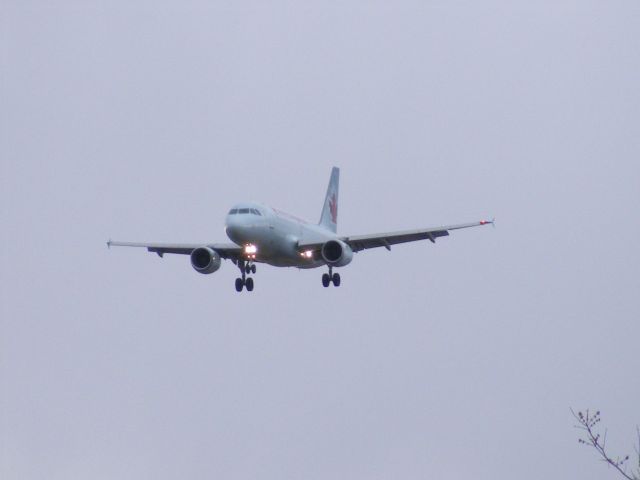 Airbus A319 (C-FYKW)