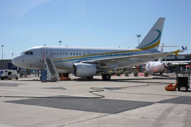 Airbus A318 (9H-AFL) - Airbus A318-112CJ Elite, Comlux Aviation Malta, Paris Le Bourget (LFPB-LBG) Air Show in june 2011