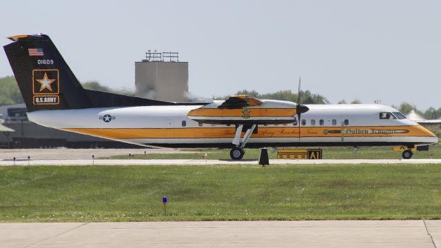 de Havilland Dash 8-300 (1701609) - “Golden Knights (GKA) 609”br /br /The US Army Parachute Team, aka the Golden Knights, departing via 23 in their De Havilland Canada C-147A after a quick fuel stop, enroute to Offutt AFB. 5/5/23