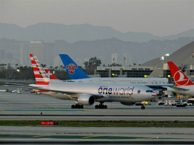 Boeing 777-200 (N796AN) - One World new Markings ( old marking nose )