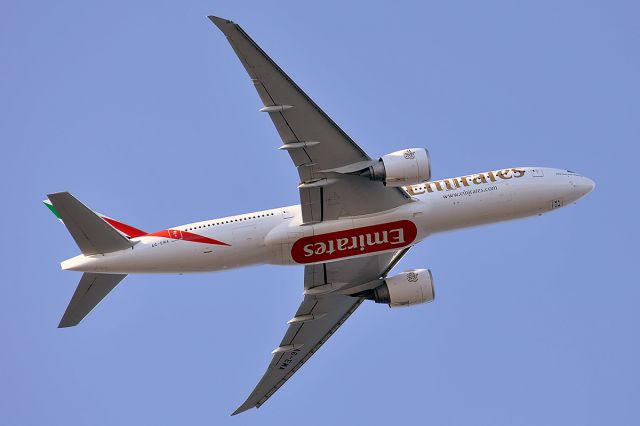 Boeing 777-200 (A6-EWA)