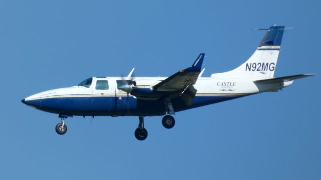 Piper Aerostar (N92MG) - About to touch down is this 1977 Smith-Piper PA-60-600 Aerostar 600 in the Autumn of 2023.