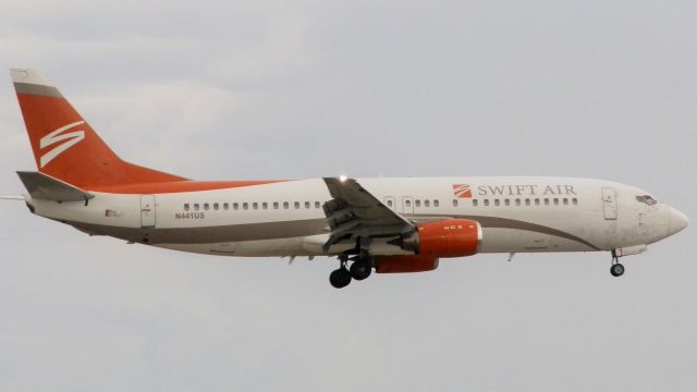 BOEING 737-400 (N441US)