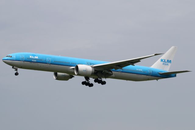 BOEING 777-300ER (PH-BVB)