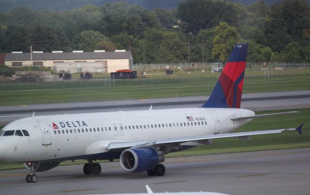 Airbus A320 (N318US) - Taxiing at MSP on 07/31/2011