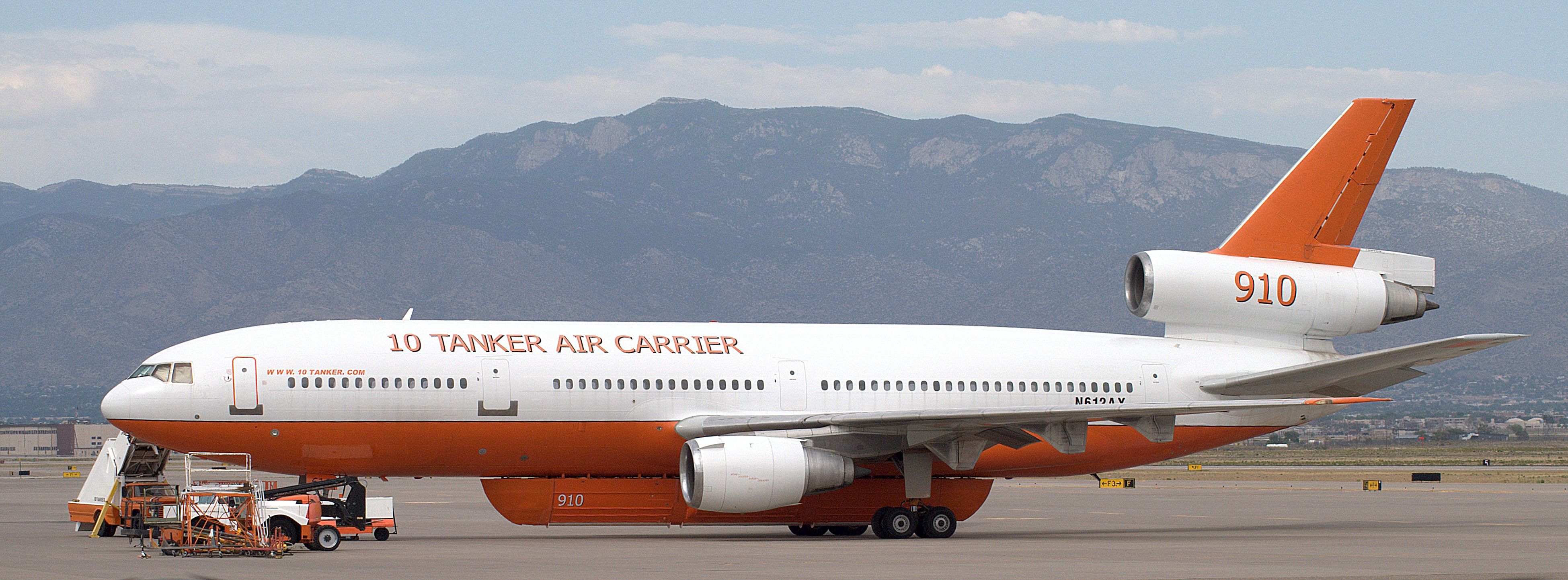 McDonnell Douglas DC-10 (N612AX)