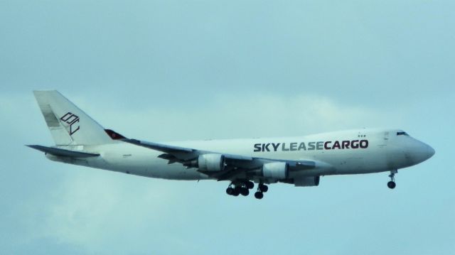 Boeing 747-400 (N904AR) - Arriving from New York's Kennedy Intl. Airport)KJFK)