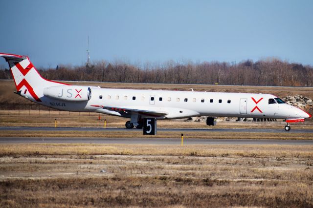 Embraer ERJ-145 (N244JX) - N244JX (operating as JSX9401) taxiing to Ruwnay 23 at Buffalo (KBUF) before heading onto Dallas-Love Field (KDAL)