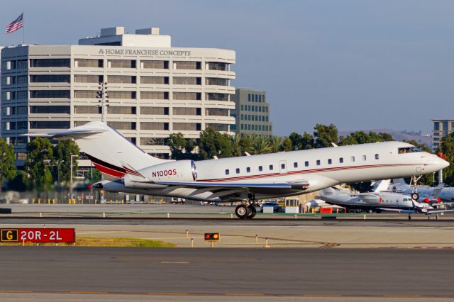 Bombardier Global 5000 (N100QS)