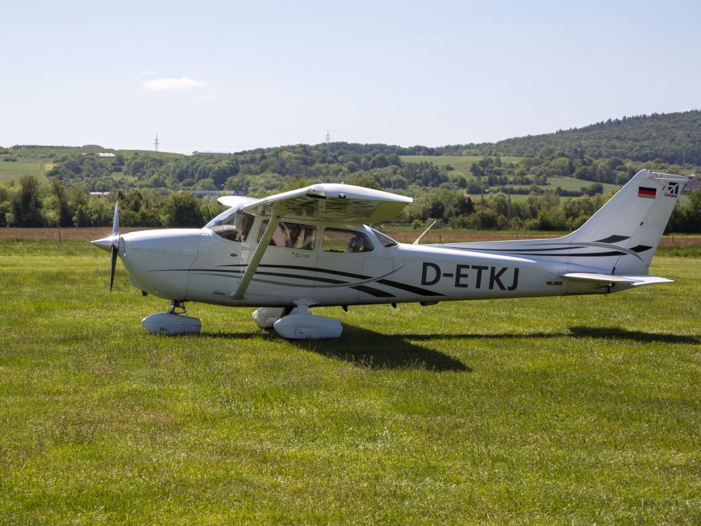 Cessna Skyhawk (D-EKTJ) - 16 MAY 2020 after landing runway 26.