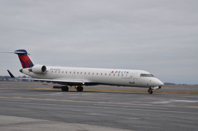 Canadair Regional Jet CRJ-700 (N751EV)