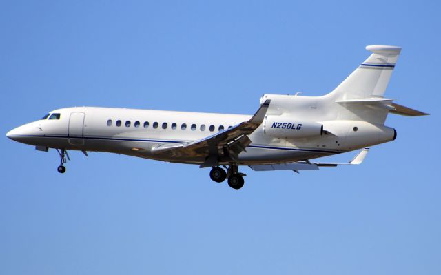 Dassault Falcon 7X (N250LG)