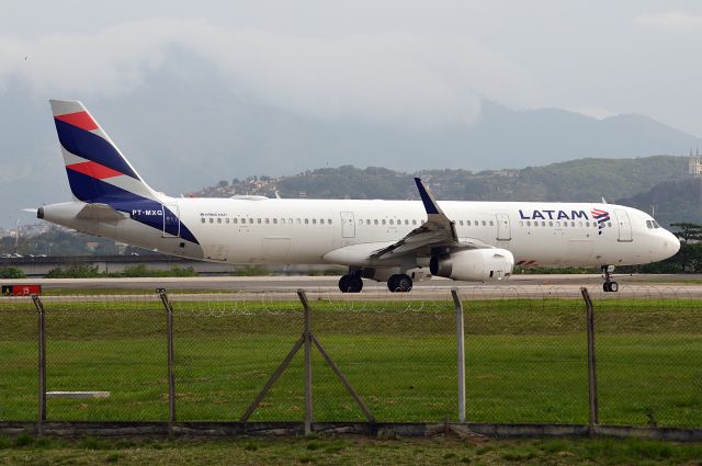 Airbus A321 (PT-MXQ)