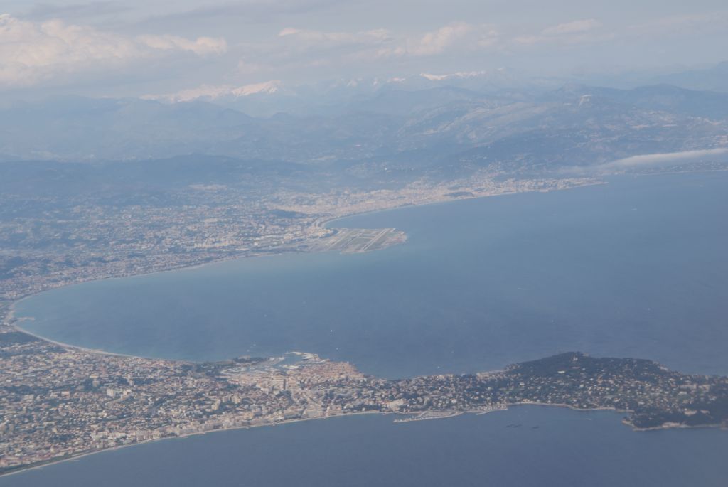 — — - Approach LFMN rwy22R