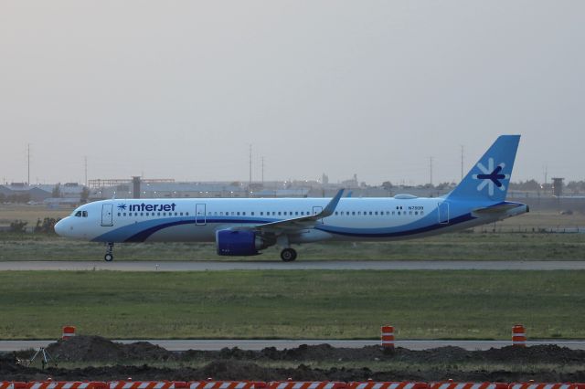 Airbus A321neo (N7939) - A long delay at Amarillo yesterday (23 Jun 2021) gave me a chance to catch this neat-looking InterJet Airbus arriving just before dark. Originally delivered as XA-JOE in 2018, the A321neo was stored at Phoenix Goodyear – KGYR, AZ on 1 Mar 2020. Yesterdays’ flight was its’ 2nd flight in over a year. Internet sources show it registered under AerCap Holdings in NV.