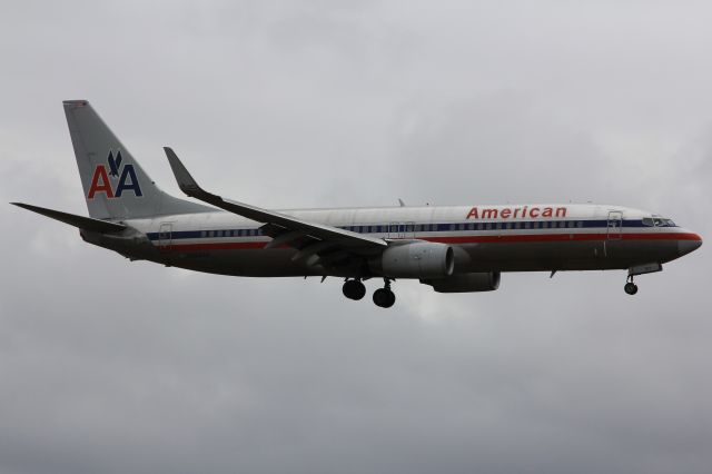 Boeing 737-800 (N964AN) - Landing at KPAE