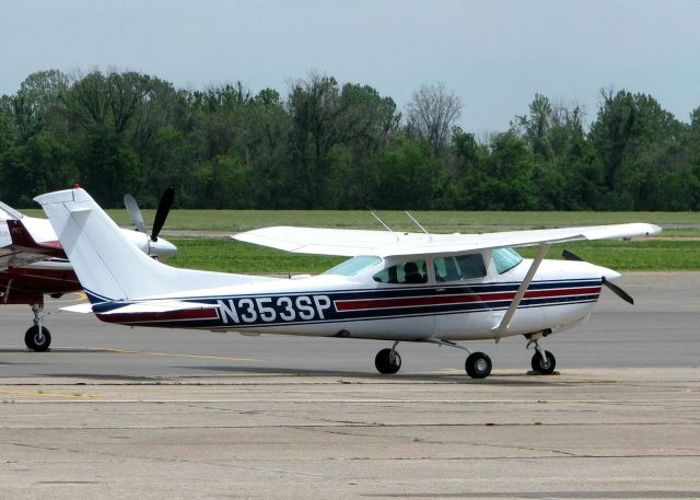 Cessna Skylane RG (N353SP) - At Downtown Shreveport.