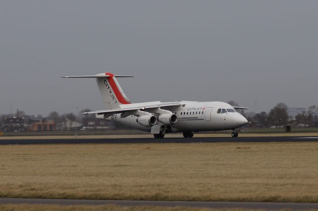 Embraer 170/175 (EI-RJF) - AVRO RJ85