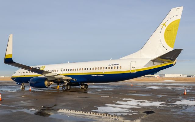 Boeing 737-800 (N749MA)