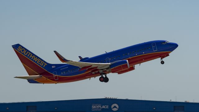 Boeing 737-700 (N298WN) - Departing 13R
