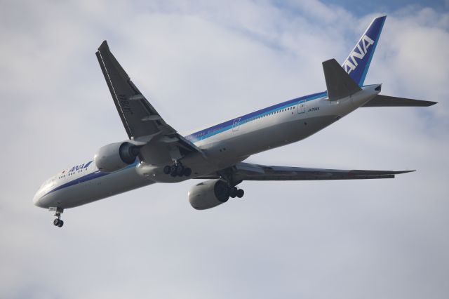 BOEING 777-300ER (JA784A)