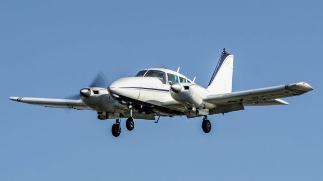 Piper Apache (4X-CCM)