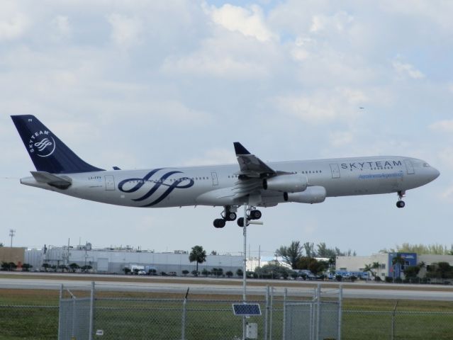 Airbus A340-300 (LV-FPV)