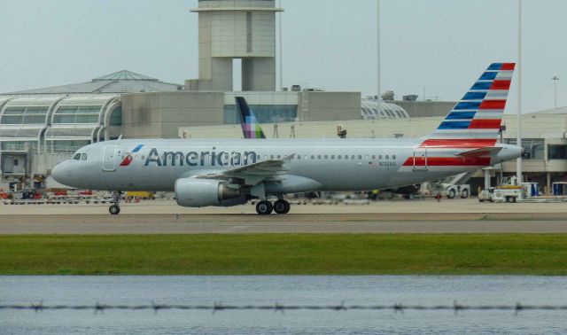 Airbus A320 (N112US)