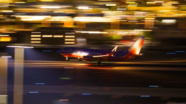 Boeing 737-700 — - Southwest Airlines 737-700 landing at PHX on 8/17/22. Taken with a Canon 850D and Rokinon 135mm f/2 manual focus lens.