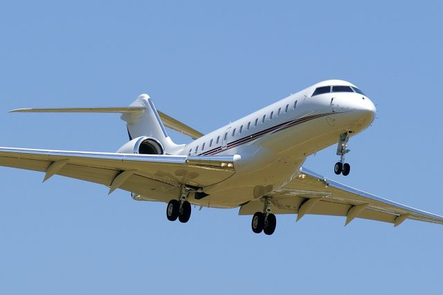 Bombardier Global Express (N162QS) - 12R approach