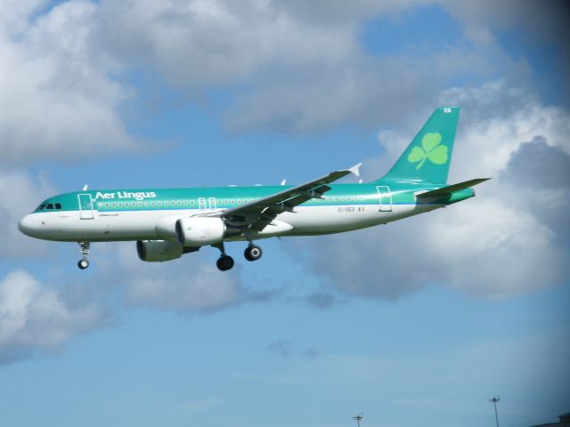 Airbus A320 (EI-DES) - EI DES ARR EIDW 14/09/13