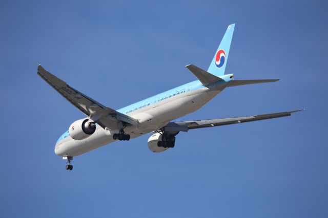 BOEING 777-300ER (HL7205)