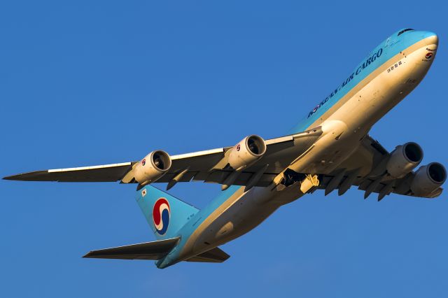 BOEING 747-8 (HL7610) - evening sun