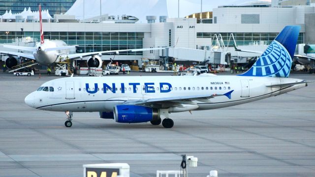 Airbus A319 (N836UA)