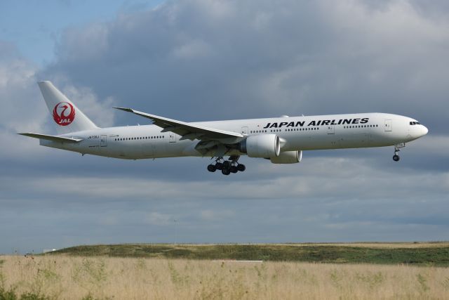 BOEING 777-300 (JA736J) - 10-C