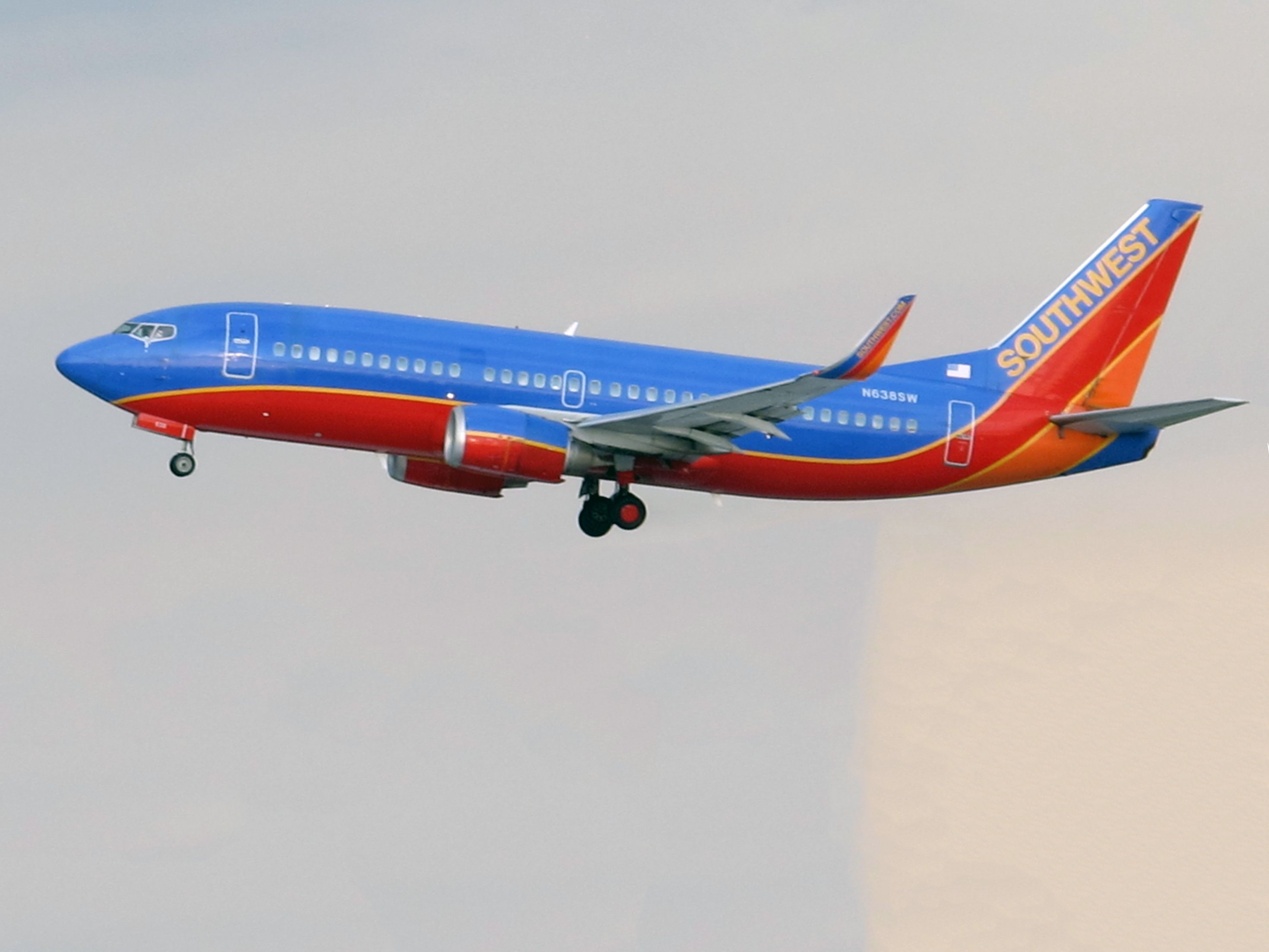 BOEING 737-300 (N638SW)