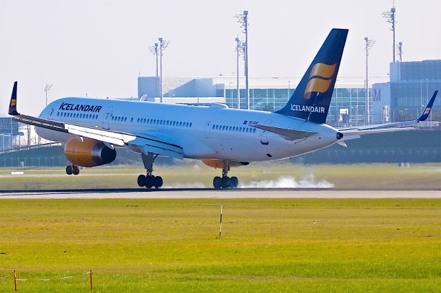 Boeing 757-200 (TF-FIC)