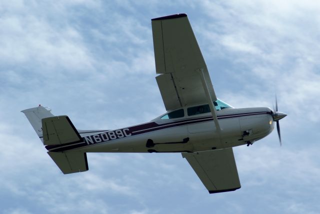 Cessna Skylane RG (N6089C) - On the wing to Broken Arrow, OK