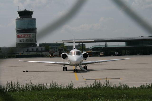 Hawker 800 (CS-DRU) - Raytheon Hawker 800 XPi  -  NetJets Europe  -  Graz 04.07.2012