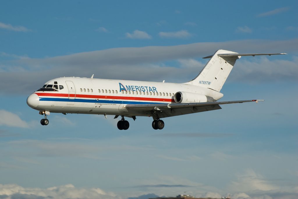 Douglas DC-9-10 (N785TW) - Nikon D-50 w/70-300mm VR