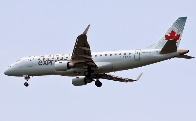 Embraer 170/175 (C-FEKD) - On final to KDCA.