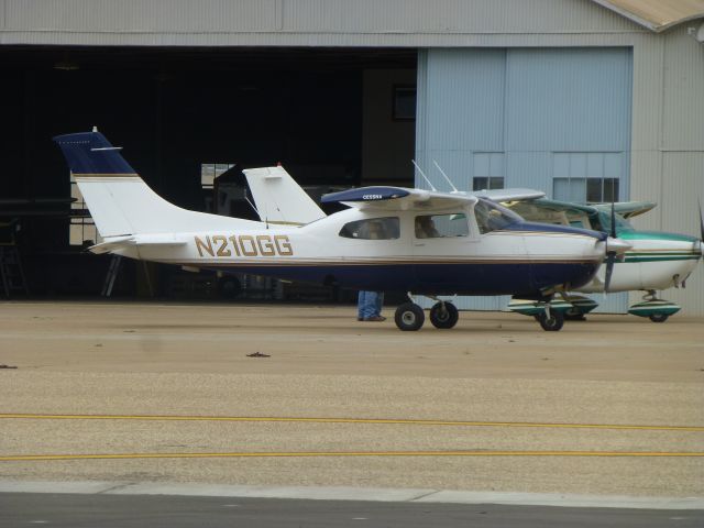 Cessna Centurion (N210GG)