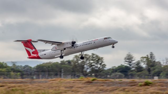 de Havilland Dash 8-400 (VH-QOY)